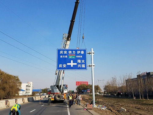 湖南湖南道路护栏网网片该如何进行正确的选购呢？